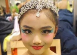 藏族舞蹈妆容图片,妆容映衬下的民族风情