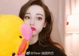 迪里热巴生活照.,揭秘明星私下的真实魅力