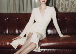 于明加穿着内裤衩照片